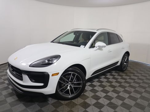 Certified 2023 Porsche Macan image 1