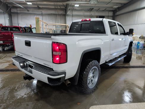 Used 2018 GMC Sierra 2500 Denali image 3