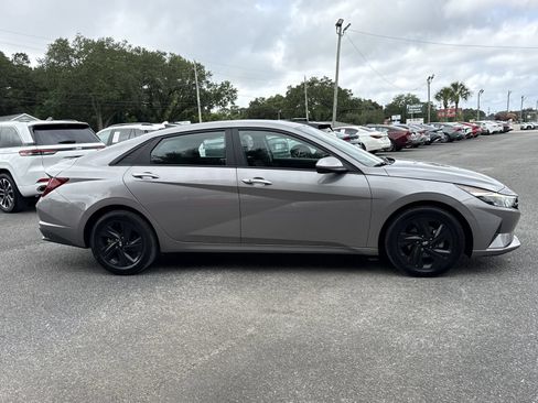 Used 2023 Hyundai Elantra SEL FWD image 6