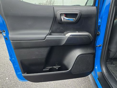 Used 2020 Toyota Tacoma TRD Sport image 17