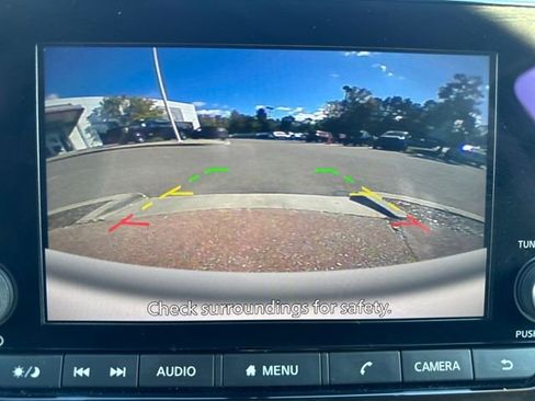 Used 2024 Nissan Pathfinder S image 19