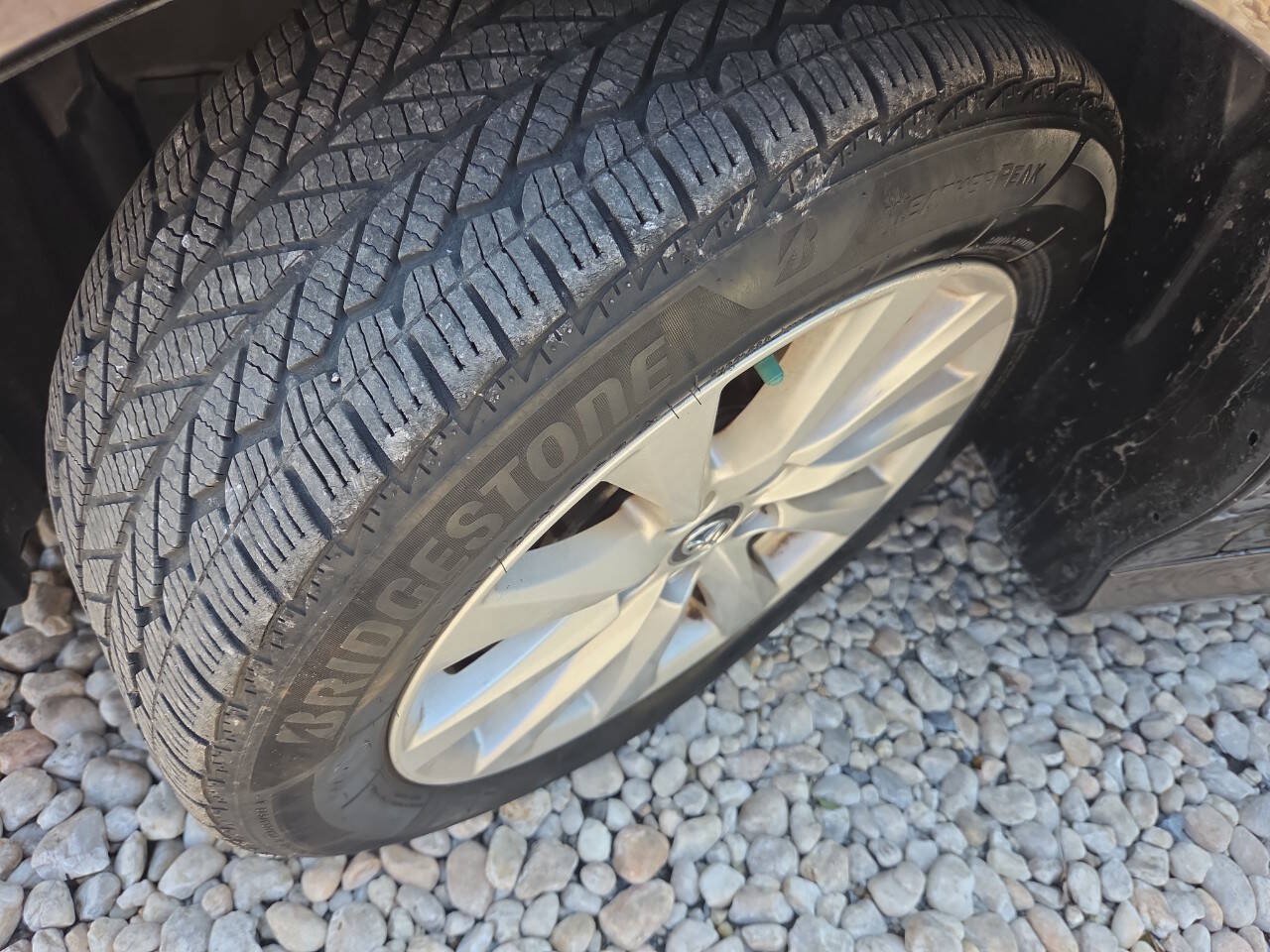 Used 2019 Toyota Camry LE FWD image 10