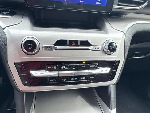 Certified 2022 Ford Explorer XLT w/ Equipment Group 202A image 37