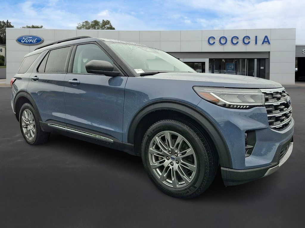 Certified 2025 Ford Explorer Active w/ Active Comfort Package AWD/4WD image 3