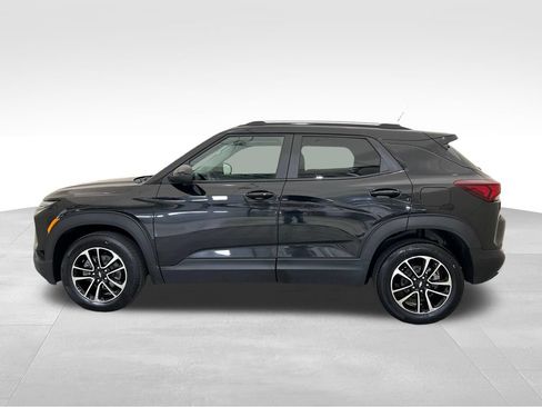 Used 2025 Chevrolet TrailBlazer LT AWD/4WD image 2