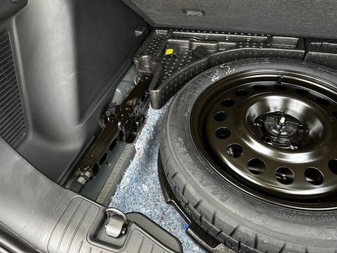 Used 2023 Ford Escape SE image 41