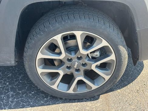Certified 2022 Jeep Renegade Limited w/ Sun, Sound & Wheels Group AWD/4WD image 9