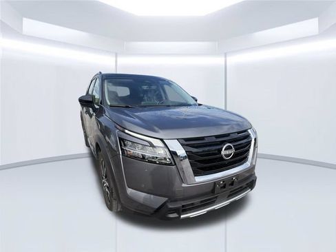 Used 2024 Nissan Pathfinder Platinum AWD/4WD image 3