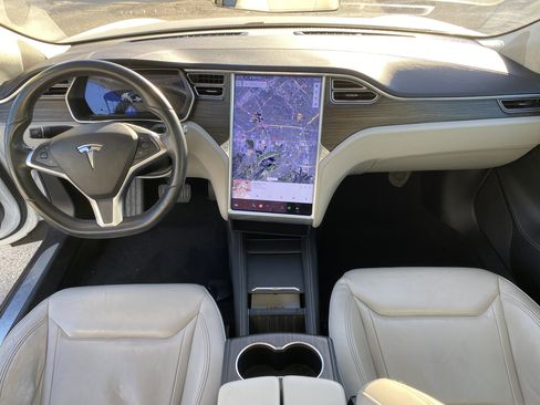 Used 2015 Tesla Model S 70 image 19