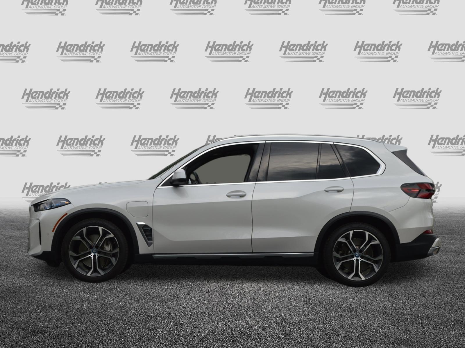 Used 2024 BMW X5 xDrive50e w/ Premium Package AWD/4WD image 8