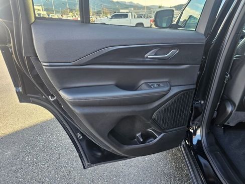 Used 2025 Jeep Grand Cherokee Altitude image 10