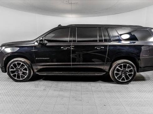 Used 2021 Chevrolet Suburban RST AWD/4WD image 3