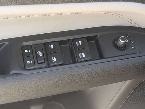 Used 2023 Jeep Compass Limited AWD/4WD image 16