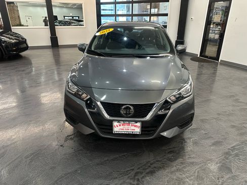 Used 2021 Nissan Versa SV image 2