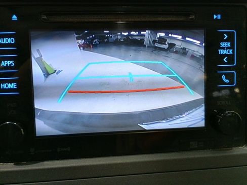 Used 2016 Toyota Sienna L image 19