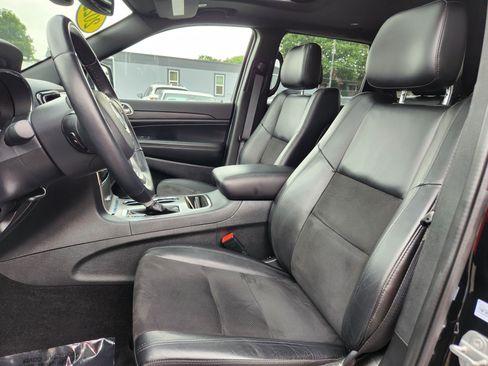 Used 2022 Jeep Grand Cherokee Laredo X AWD/4WD image 10