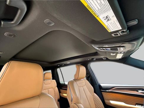 Used 2025 Jeep Grand Cherokee L Summit AWD/4WD image 13