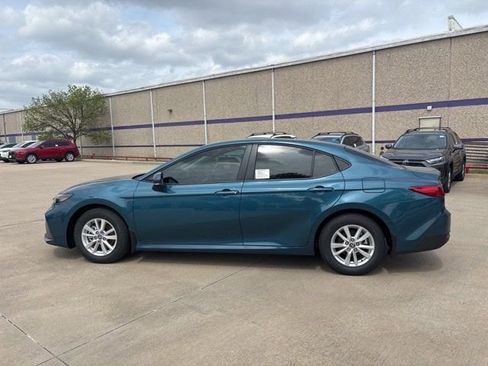 Used 2026 Toyota Camry LE w/ Convenience Package image 5