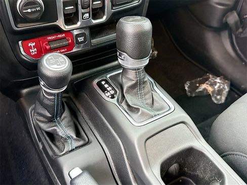 Used 2023 Jeep Wrangler Unlimited Rubicon 4xe image 15