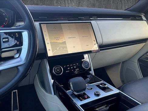 Used 2023 Land Rover Range Rover SE image 9