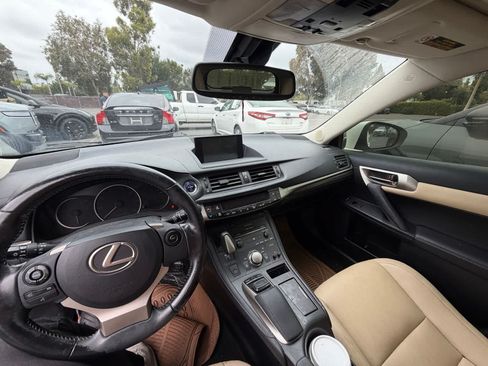 Used 2017 Lexus CT 200h w/ Navigation System Package FWD image 5