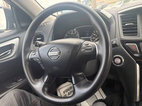 Used 2019 Nissan Pathfinder S AWD/4WD image 28