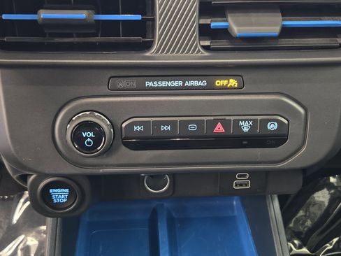 Certified 2025 Ford Maverick XLT w/ XLT Luxury Package image 16