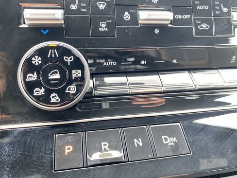 New 2025 Nissan Armada SL w/ Captain's Chari Seat Package image 25