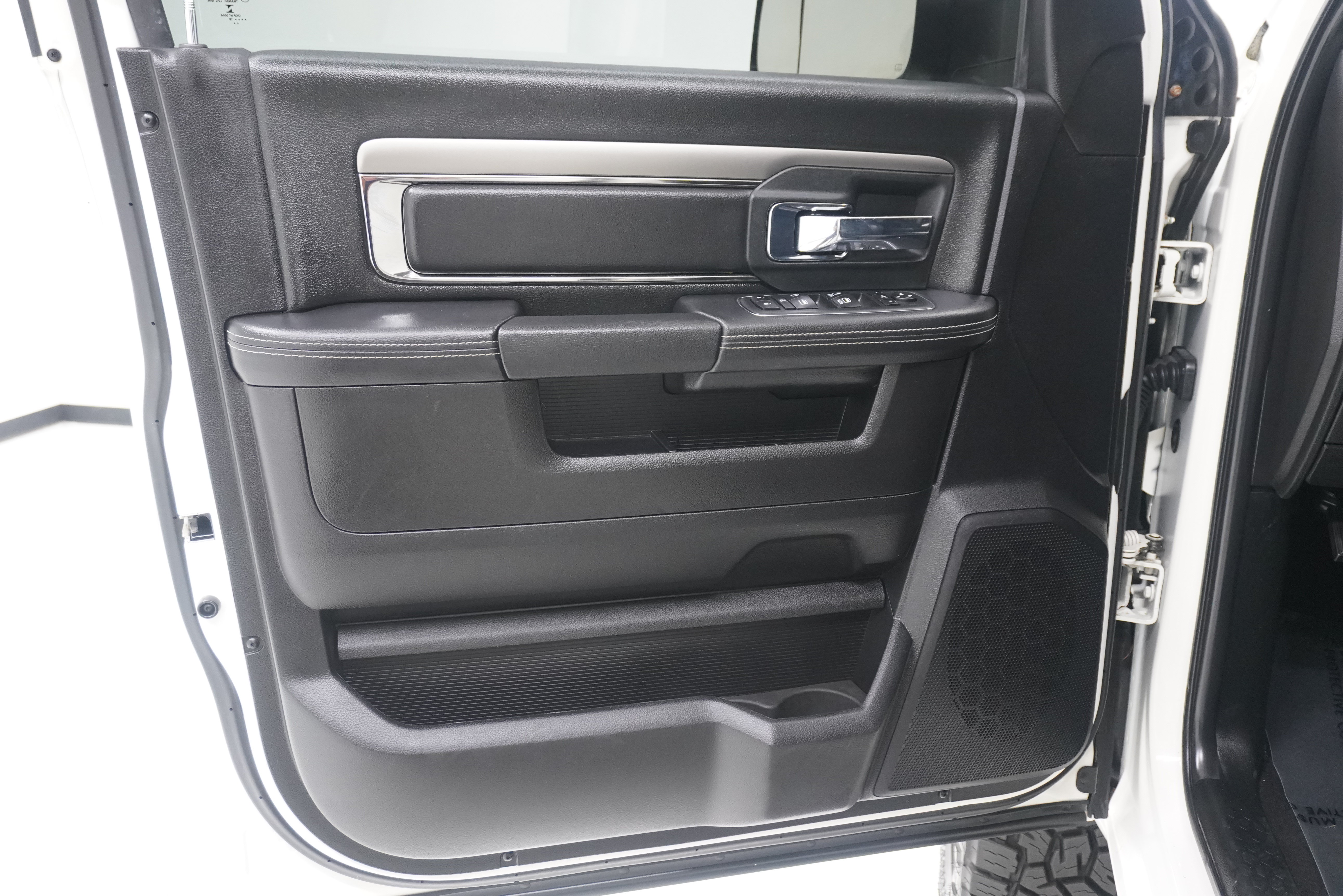 Used 2018 RAM 2500 Laramie w/ Sport Appearance Group AWD/4WD image 14
