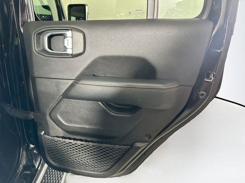 Used 2022 Jeep Wrangler Unlimited Sahara image 29