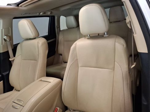 Used 2018 Toyota Highlander AWD V6 image 19