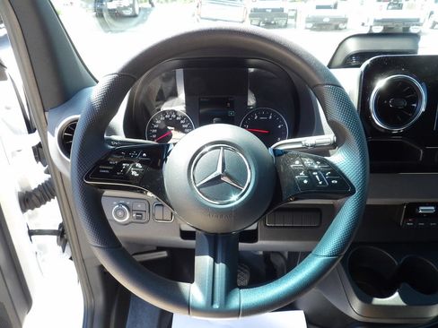 Used 2025 Mercedes-Benz Sprinter 2500 image 20