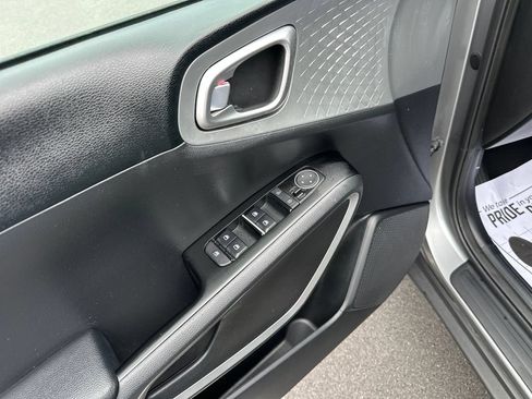 Used 2024 Kia Soul LX w/ Option Group 015 FWD image 16