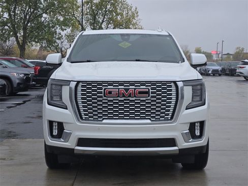 Used 2021 GMC Yukon Denali w/ Denali Premium Package image 2