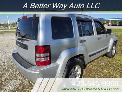 Used 2012 Jeep Liberty Sport RWD image 4