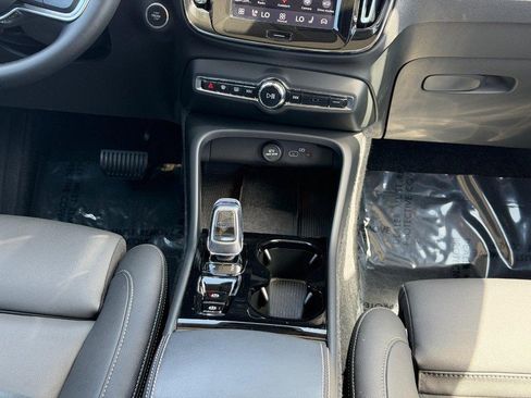 Certified 2026 Volvo XC40 B5 Plus AWD/4WD image 15