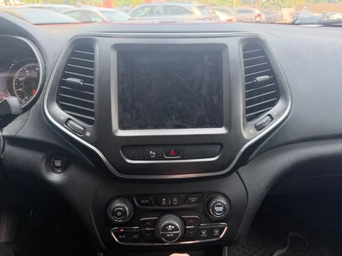 Used 2020 Jeep Cherokee Trailhawk AWD/4WD image 15