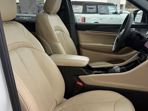 Used 2022 Jeep Grand Cherokee Limited 4xe w/ Luxury Tech Group II image 11