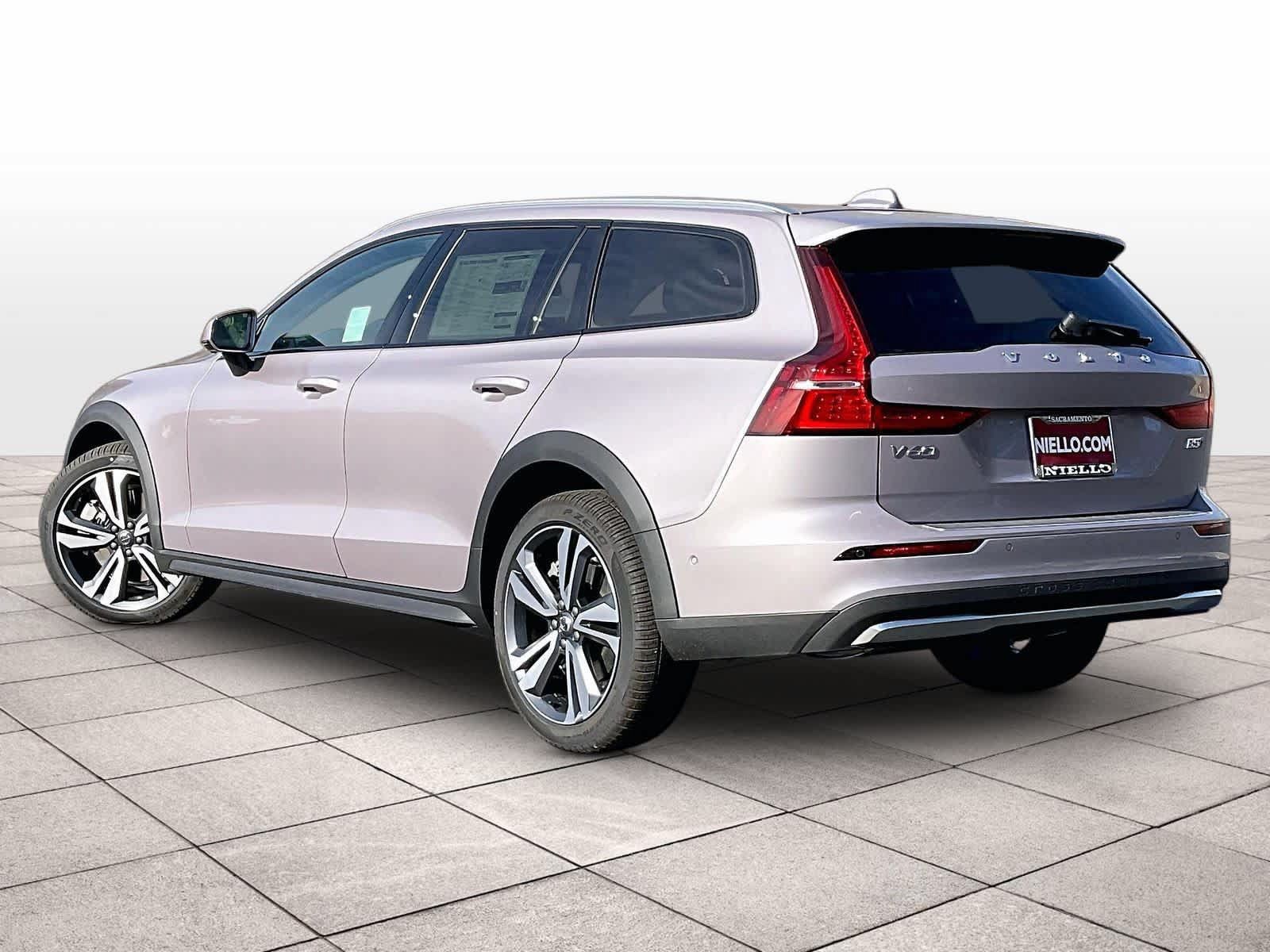 New 2026 Volvo V60 B5 Cross Country Plus w/ Climate Package AWD/4WD image 3