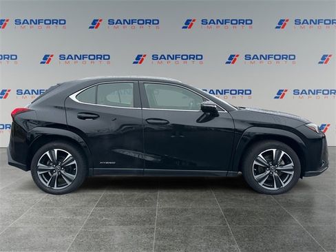 Used 2022 Lexus UX 250h w/ Premium Package image 6