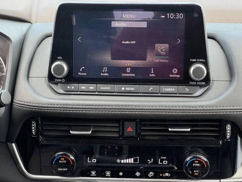 Used 2022 Nissan Rogue SV image 13