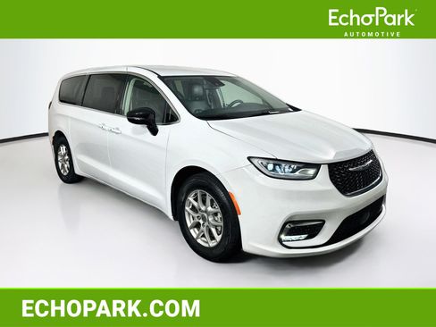 Used 2024 Chrysler Pacifica Touring-L FWD image 1