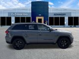 Used 2020 Jeep Grand Cherokee Laredo image 2