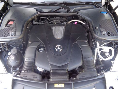 Used 2018 Mercedes-Benz E 400 4MATIC Sedan w/ Premium 1 Package image 9