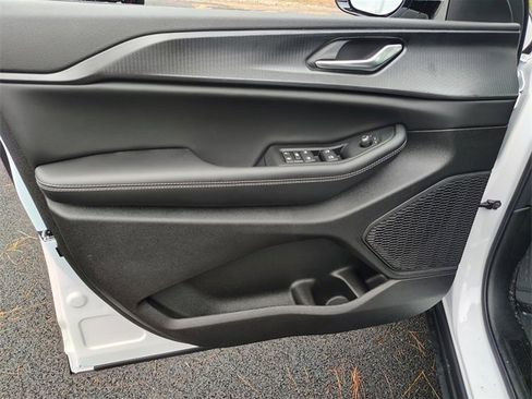 New 2025 Jeep Grand Cherokee Altitude w/ Trailer Tow Package image 11