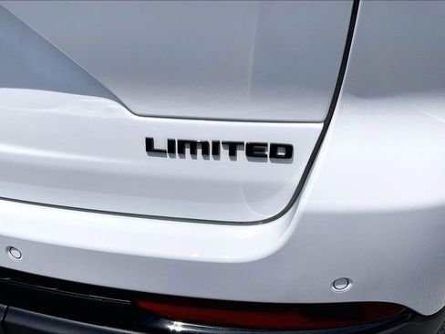 Used 2024 Jeep Grand Cherokee Limited w/ Black Appearance Package RWD image 8