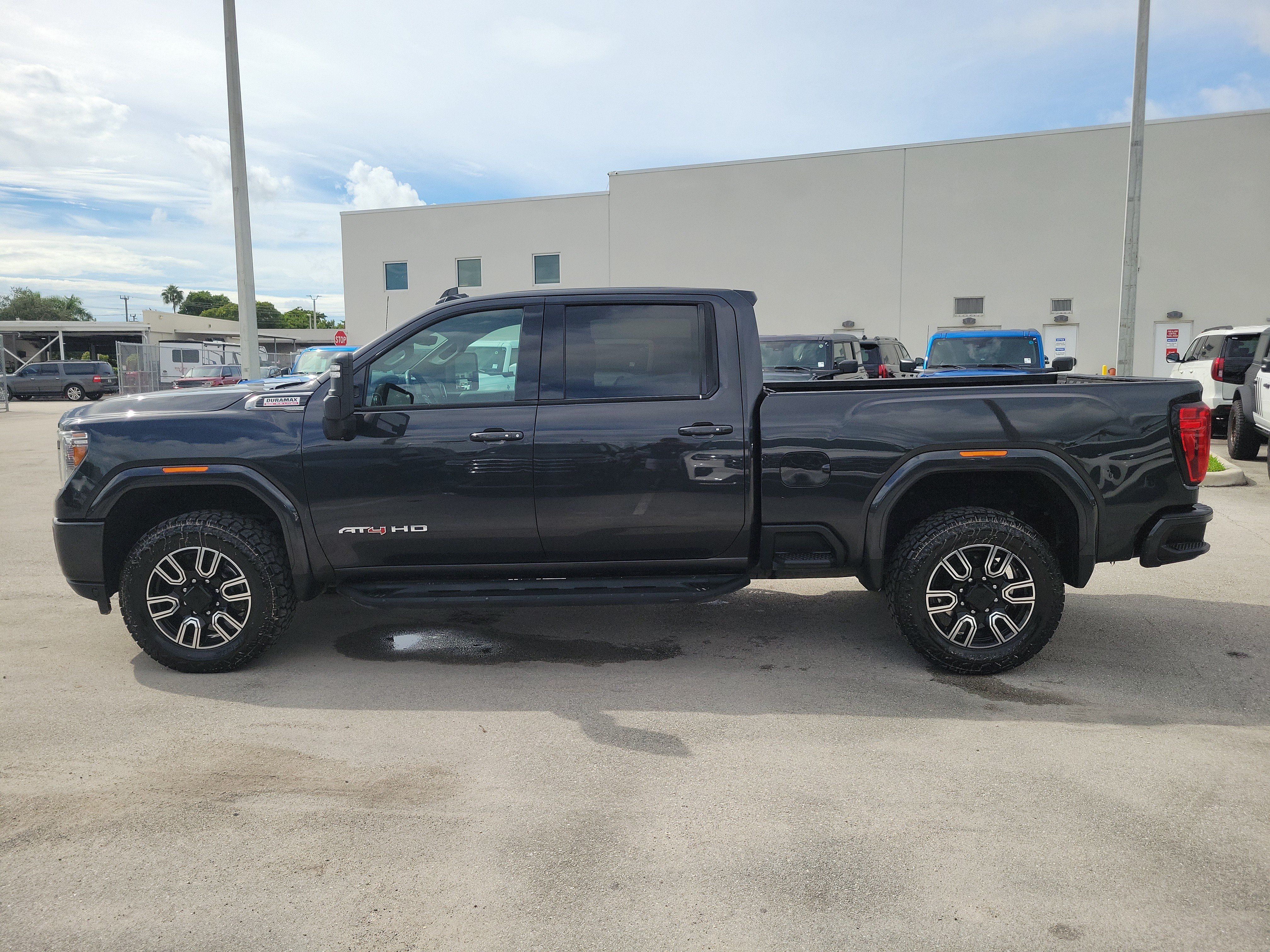 Used 2020 GMC Sierra 3500 AT4 w/ AT4 Premium Package AWD/4WD image 8