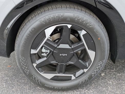 Certified 2026 Kia Sportage SX FWD image 9