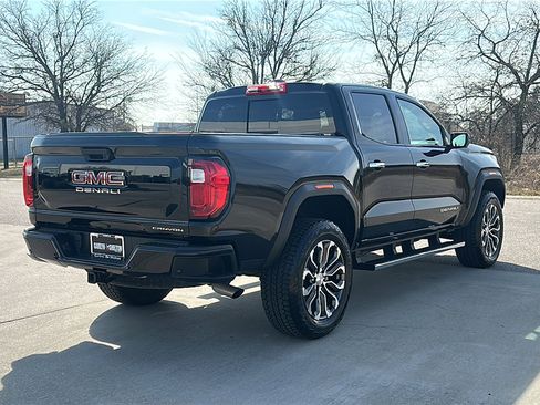 Used 2023 GMC Canyon Denali image 8
