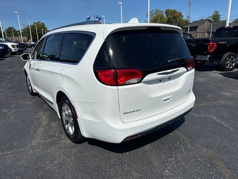 Used 2018 Chrysler Pacifica Limited FWD image 9
